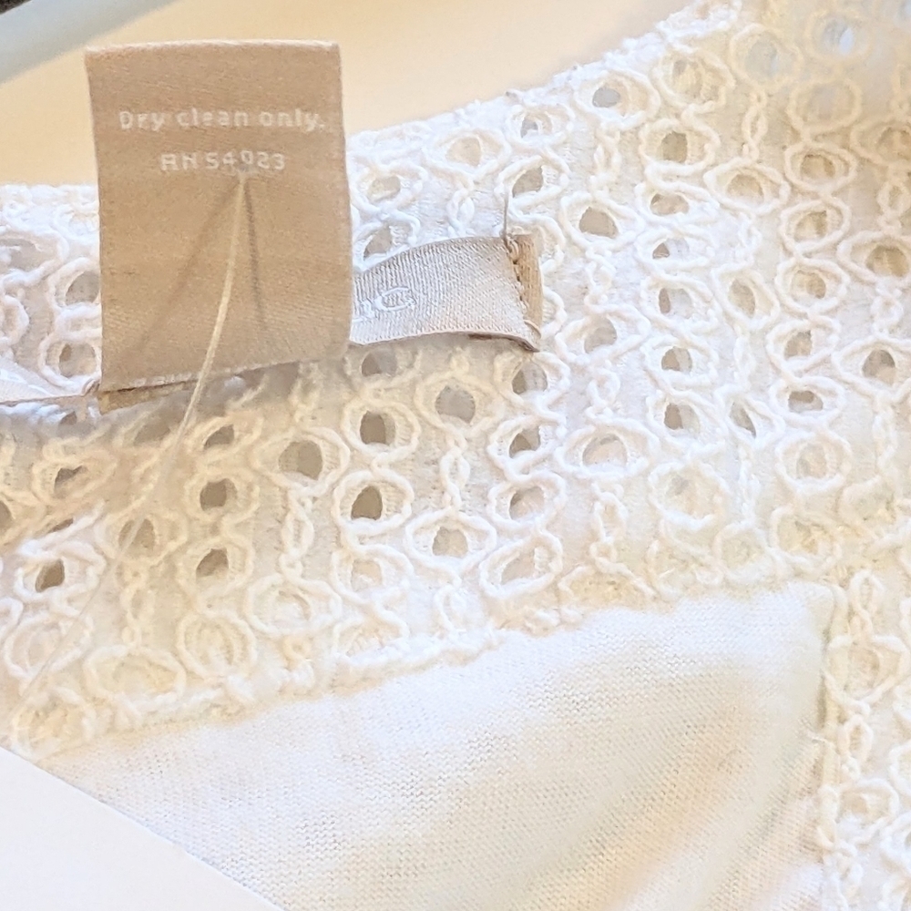 BANANA REPUBLIC, fitted, eyelet sleeveless top, gold back zipper, Size 8. White. - Picture 8 of 8